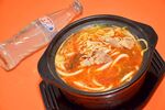 韩式泡菜汤配透明饮料