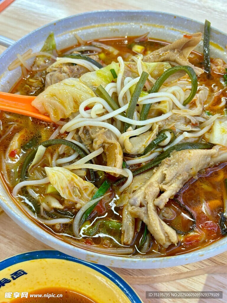 美味特色凉拌面诱人呈现