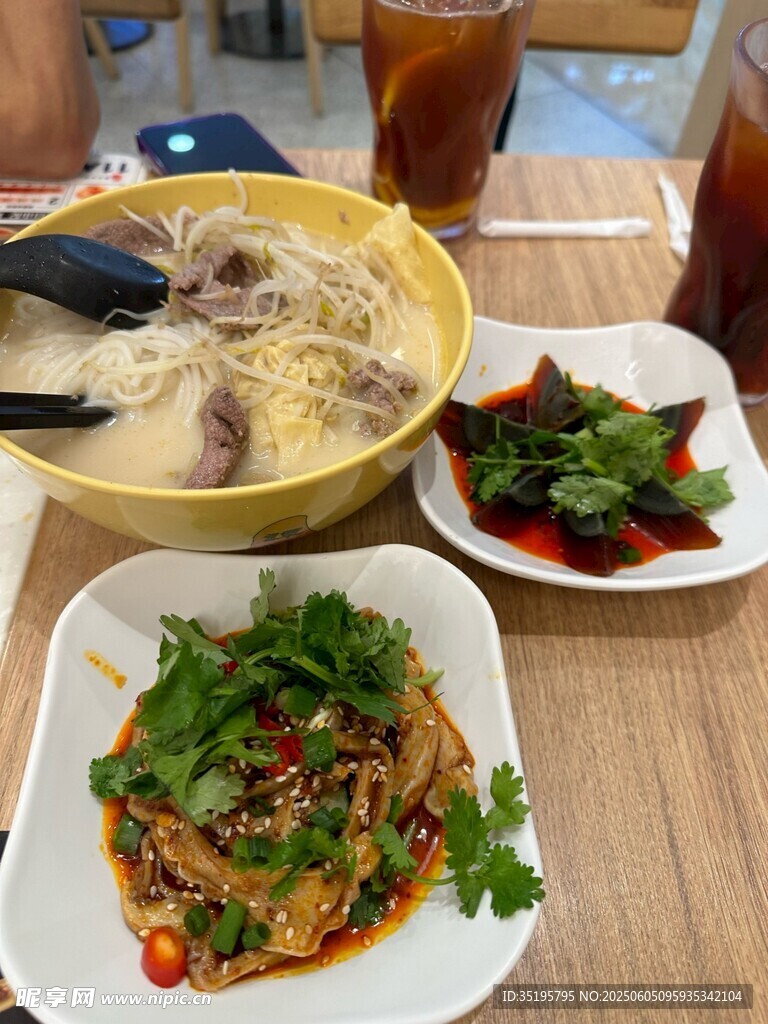 美味中式餐食诱人呈现