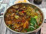 美味大碗牛肉蔬菜汤面