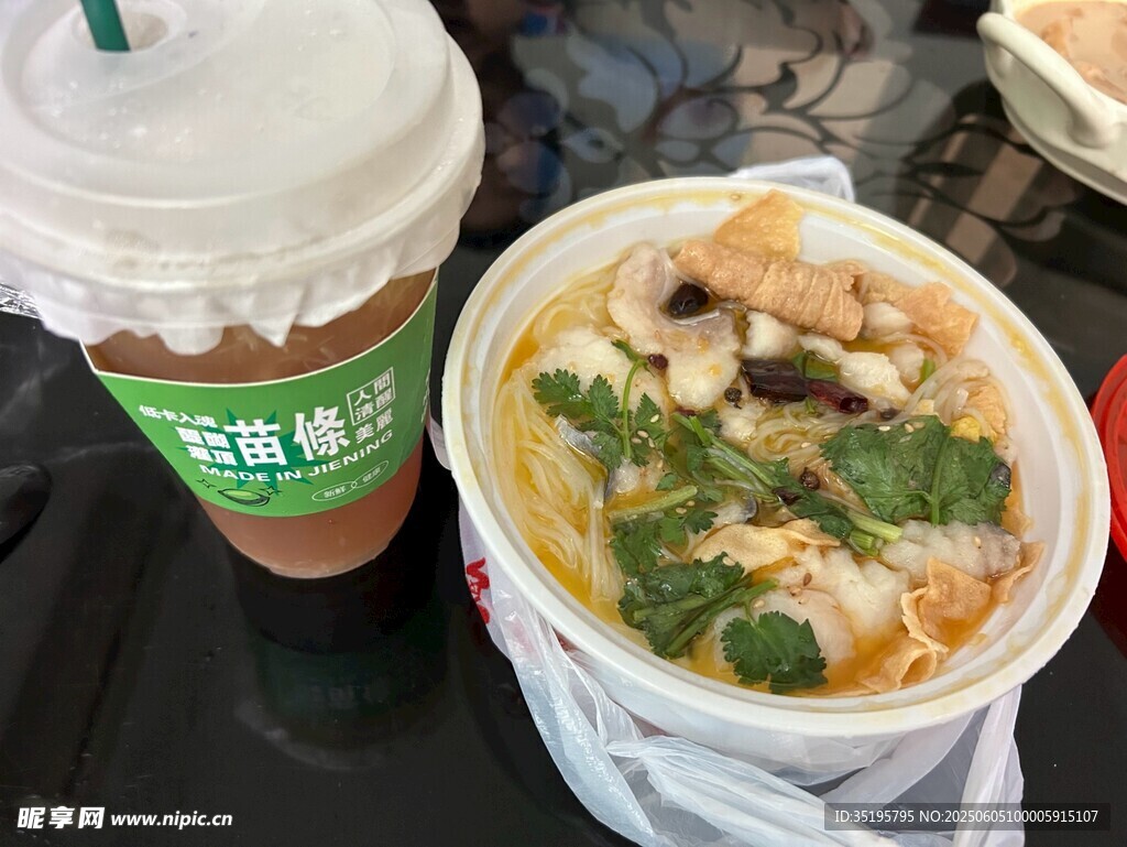 鲜香米线配清爽茶饮