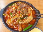 韩式辣牛肉锅热气腾腾