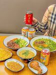 丰盛中式美食与饮料组合
