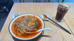 美味热干面配清凉饮料