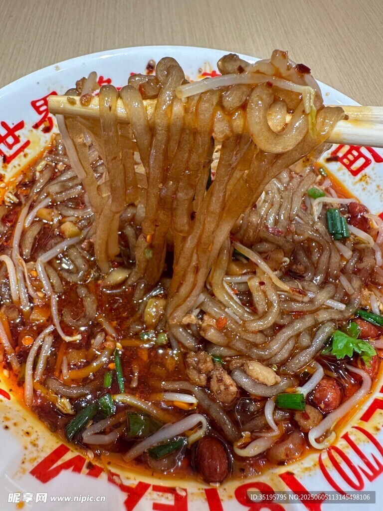 诱人热干面 面条根根分明