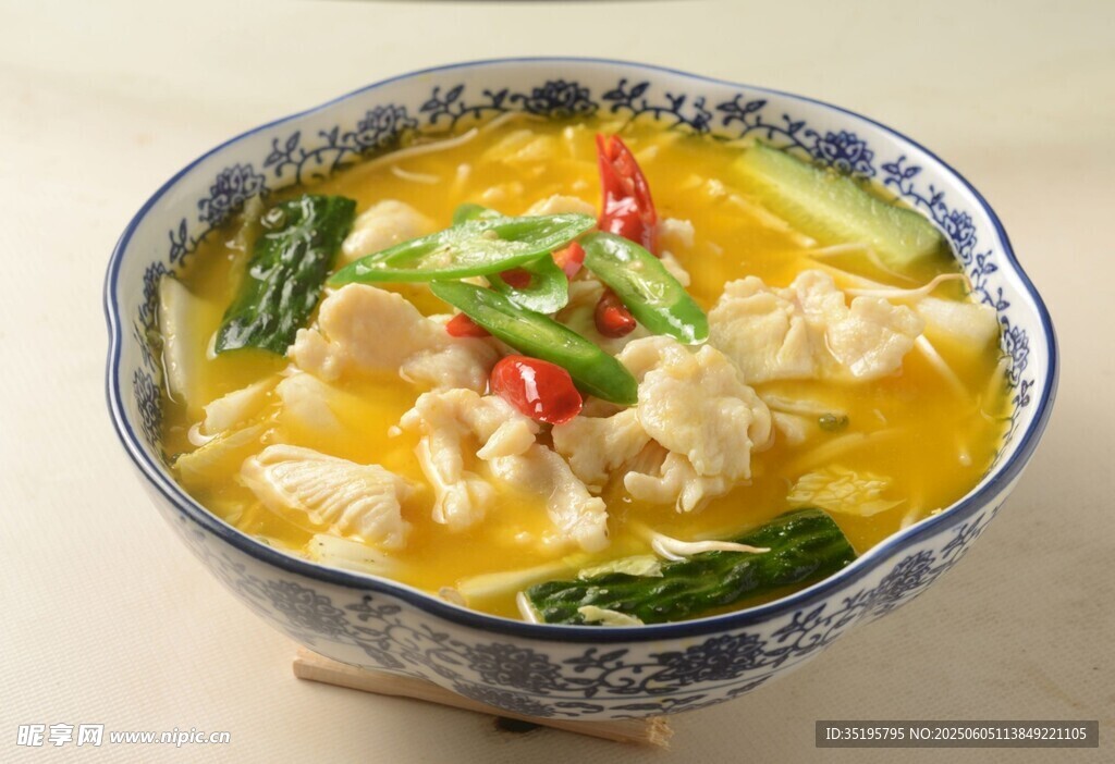 金汤鲜嫩鸡肉蔬菜汤