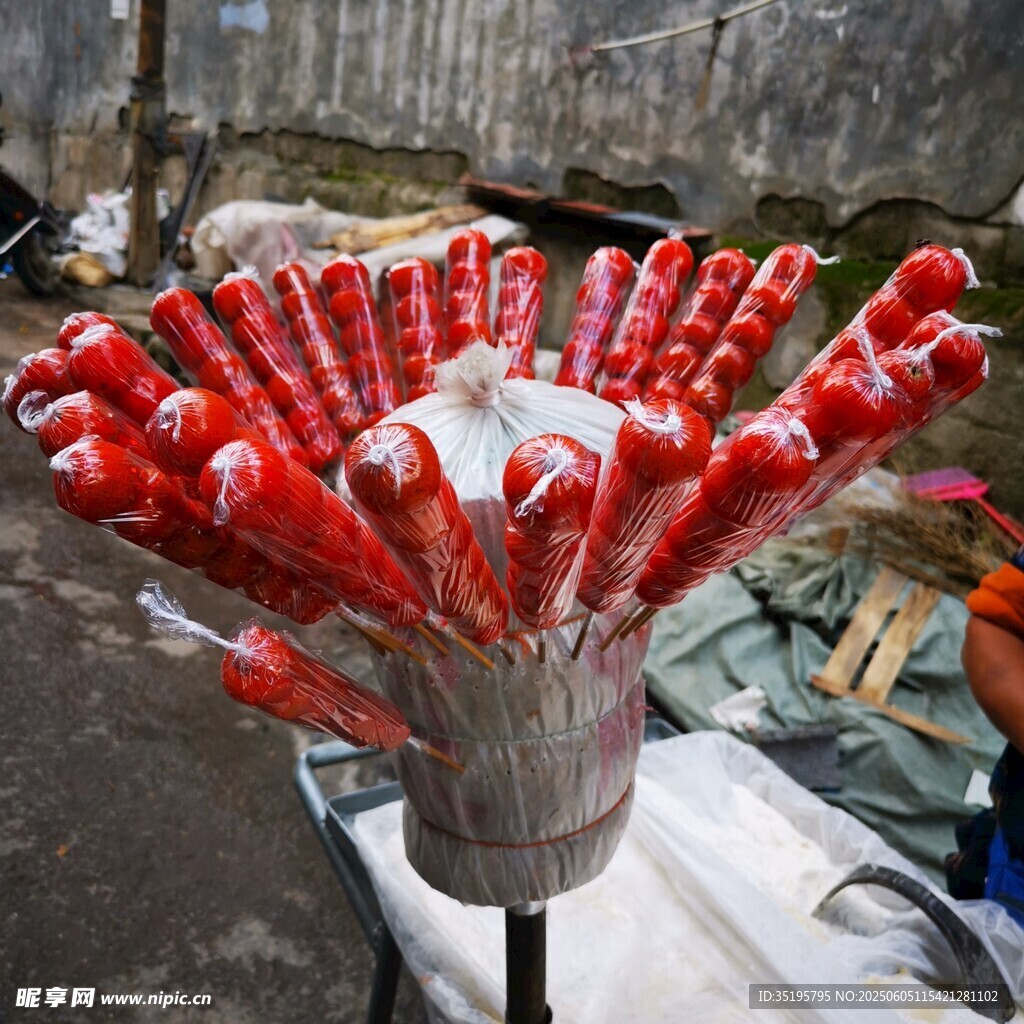 冰糖葫芦街头售卖场景