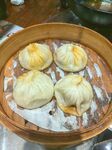 竹笼里的美味鲜肉小笼包