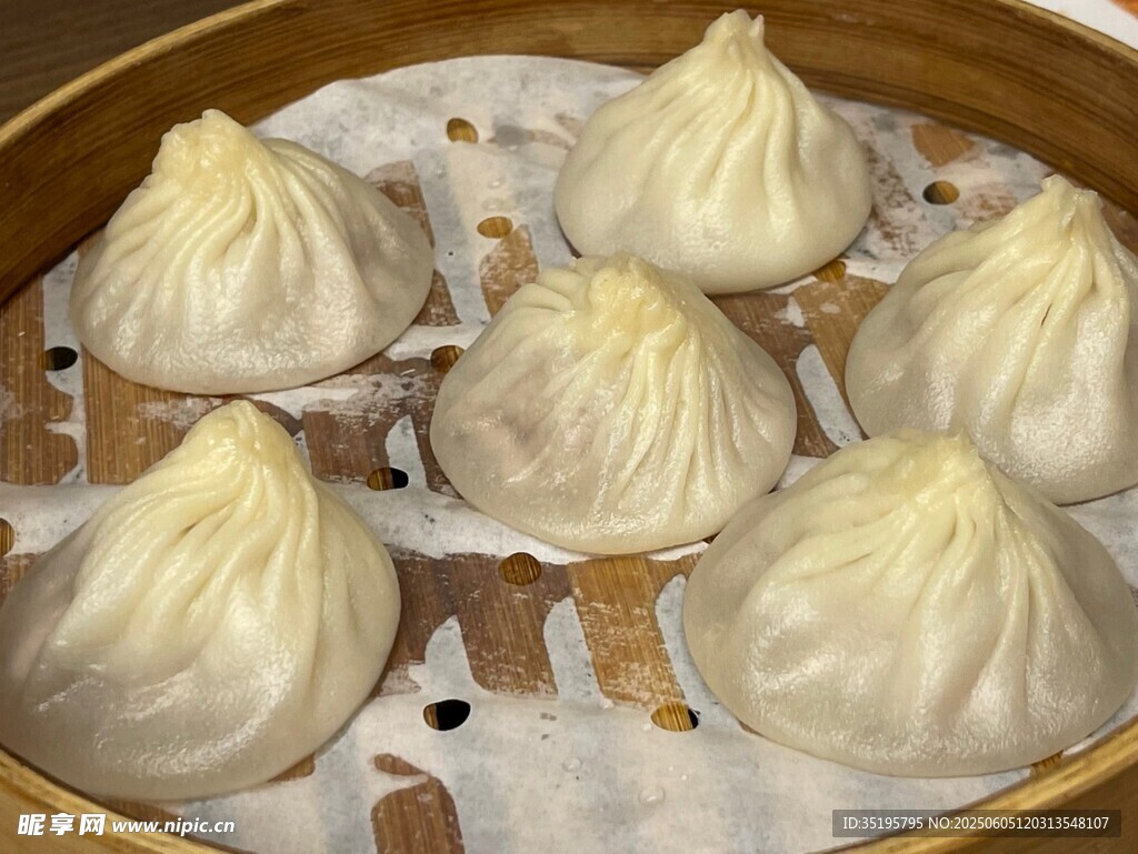 竹笼里的美味小笼包