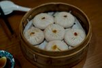 竹笼里的美味鲜肉小笼包