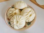 美味包子摆放在精致碗中