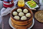 竹制蒸笼里的美味小笼包