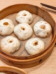 竹笼里的美味鲜肉小笼包