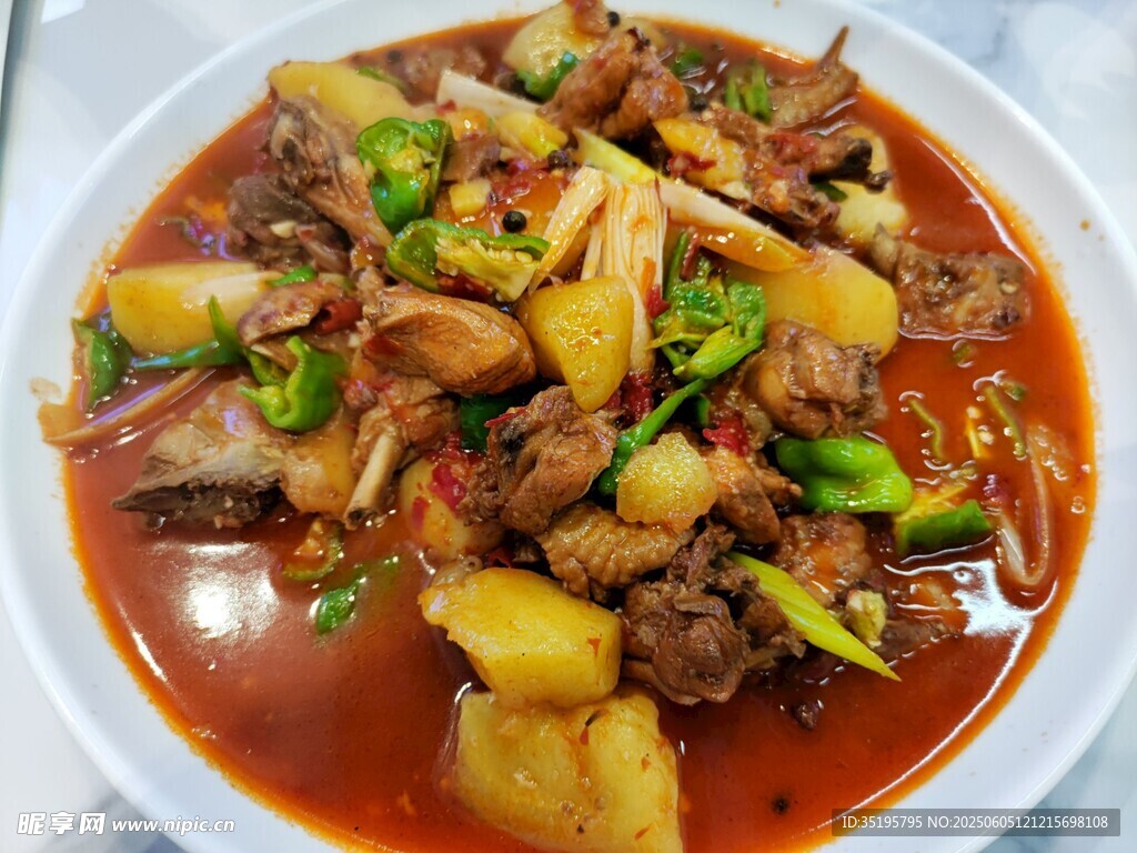 香辣美味的土豆烧鸡块