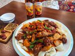 美味大盘鸡搭配特色饮品