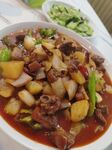 美味大盘鸡搭配清爽小菜