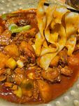 美味红烧鸡块配宽面