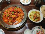 美味火锅配菜丰富多样