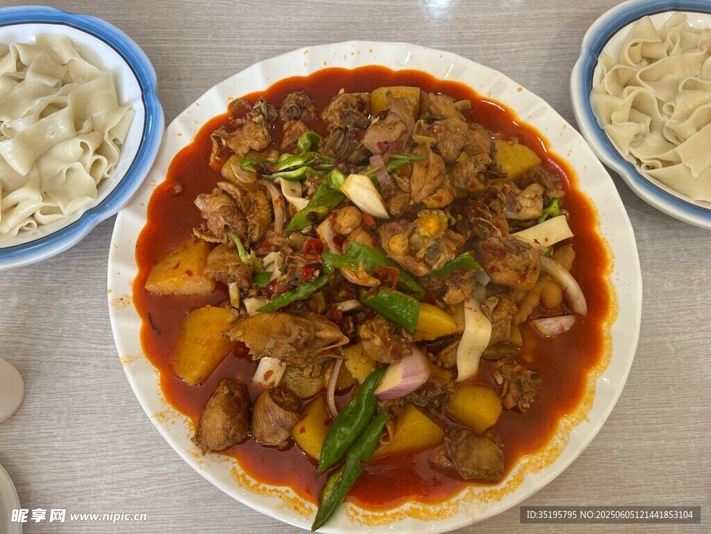 美味红烧菜肴配面食