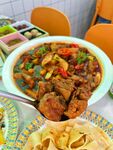 美味佳肴摆满桌