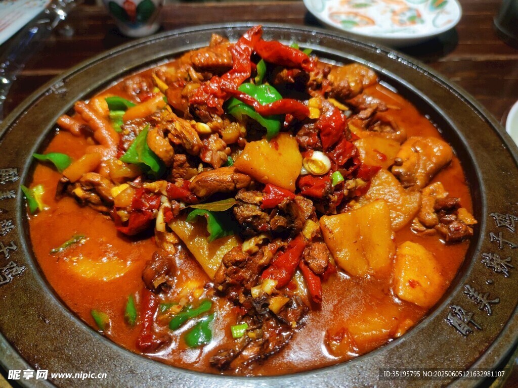 香辣诱人的特色麻辣香锅