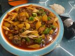 美味牛肉炖菜配米饭