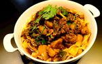 美味炖菜诱人上桌