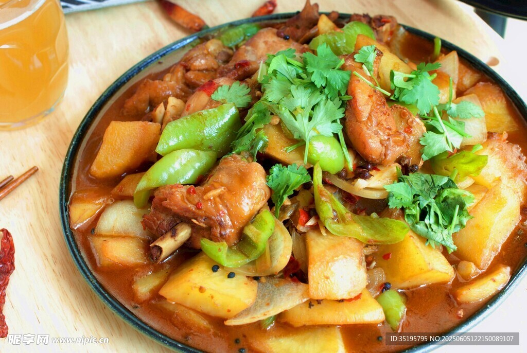 美味大盘鸡 色彩诱人