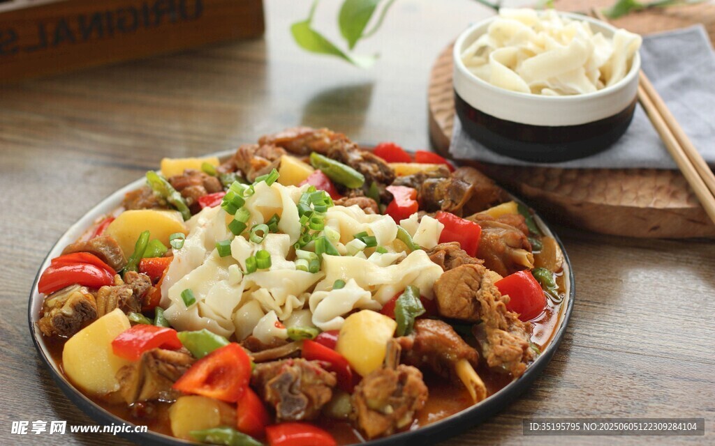 美味土豆烧排骨盖饭