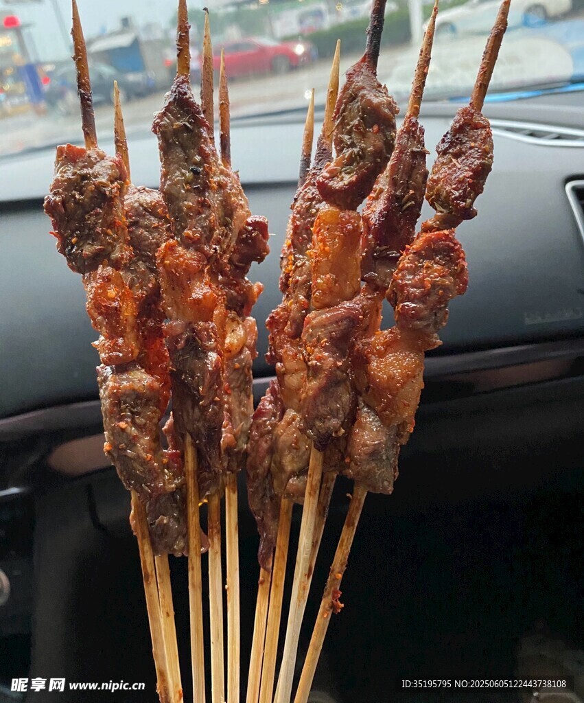 车内美味烤肉串诱人