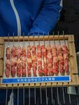 美味羊肉串待烤制