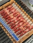 美味羊肉串整齐排列