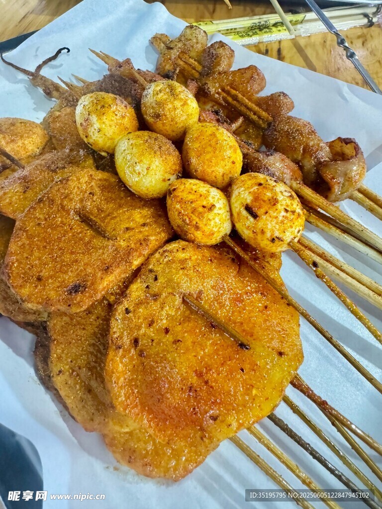 美味烤串拼盘诱人呈现