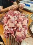 新鲜现串的美味羊肉串