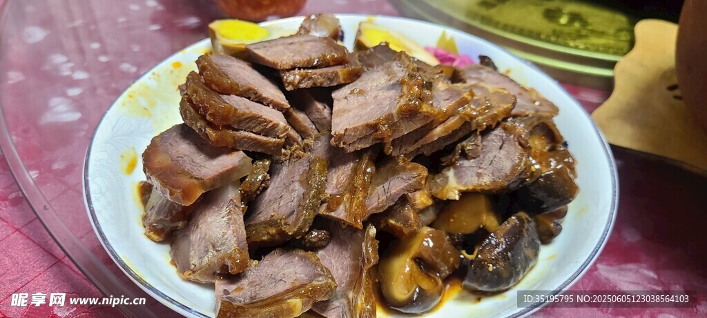 美味卤味鸭心鸭肝拼盘