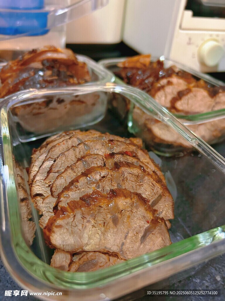 美味切片烤肉待享用