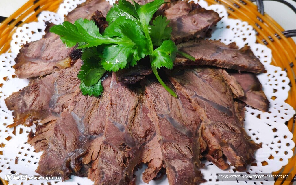 美味卤牛肉摆盘精致