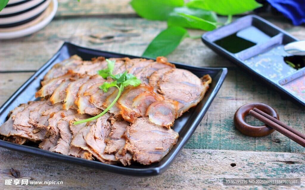 美味烤肉摆盘精致诱人