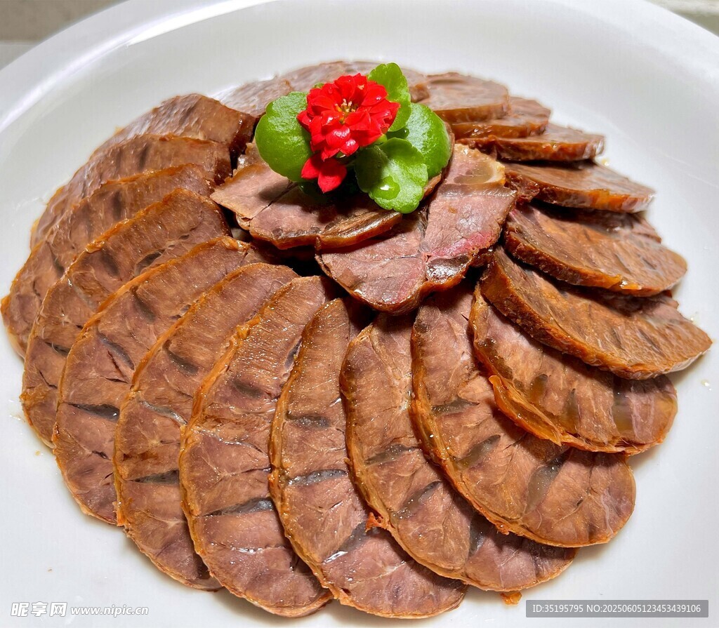 美味酱牛肉摆盘精致