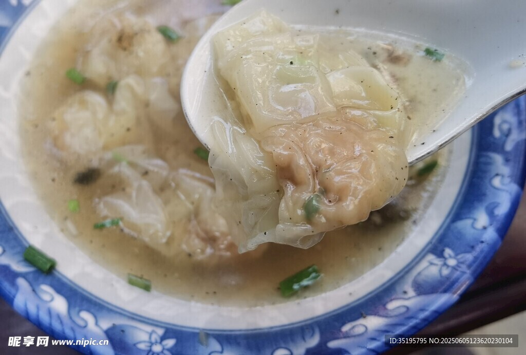 美味馄饨汤