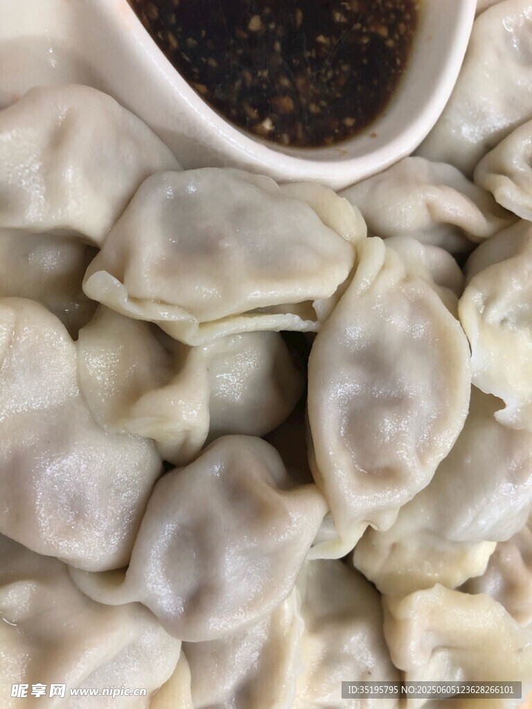 美味饺子配蘸料