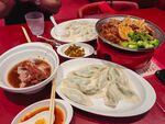 丰盛中式菜肴聚餐场景