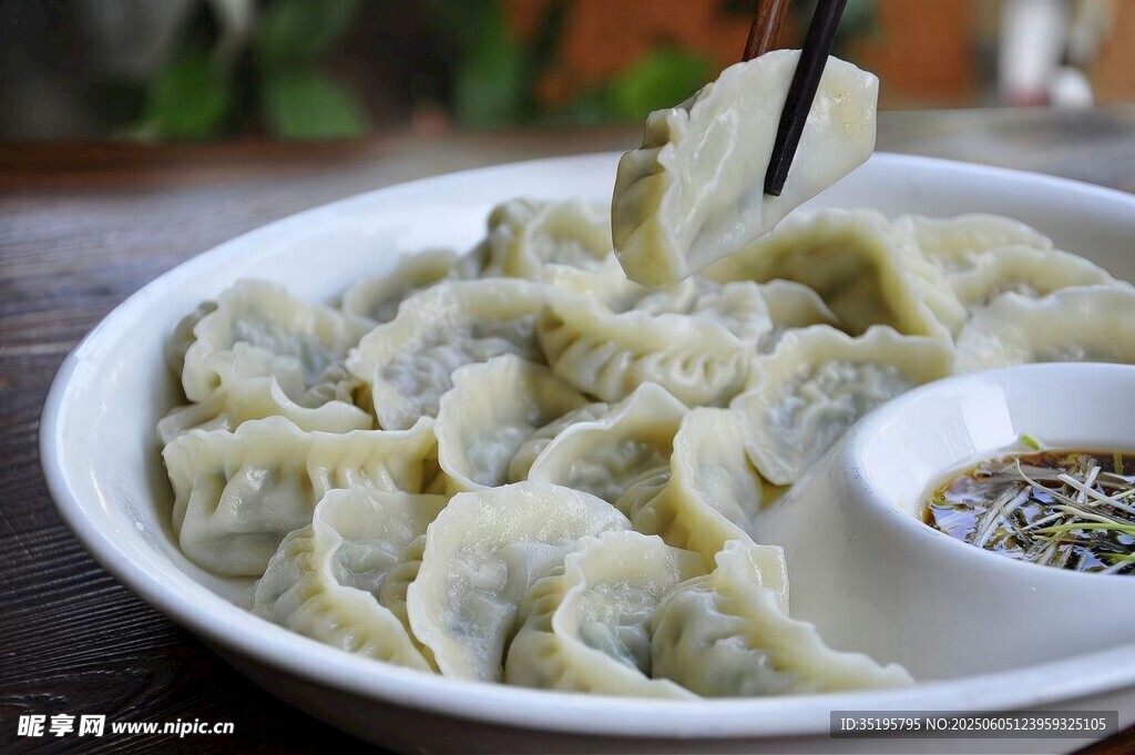 美味饺子配蘸料