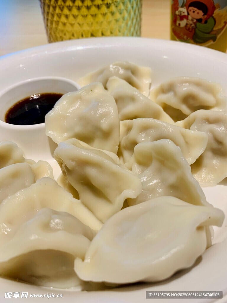 美味饺子配蘸料