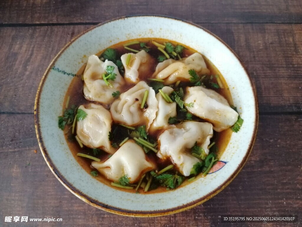 美味馄饨汤