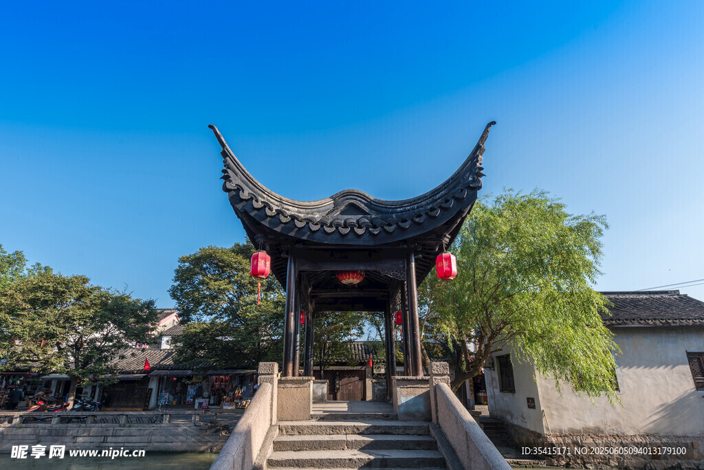 中式古桥亭阁景观