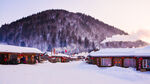 雪覆山村美景