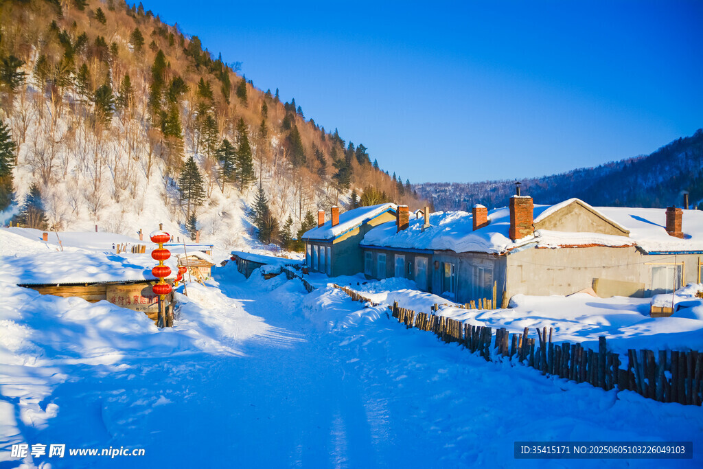 冬日山村雪景风光