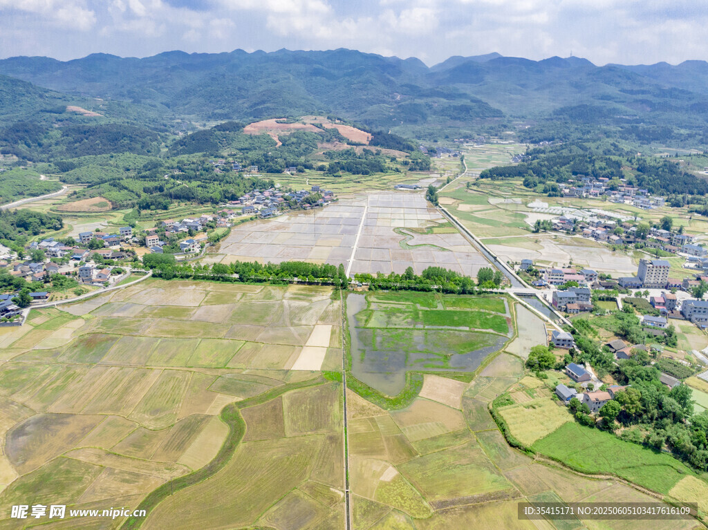 乡村田野俯瞰美景