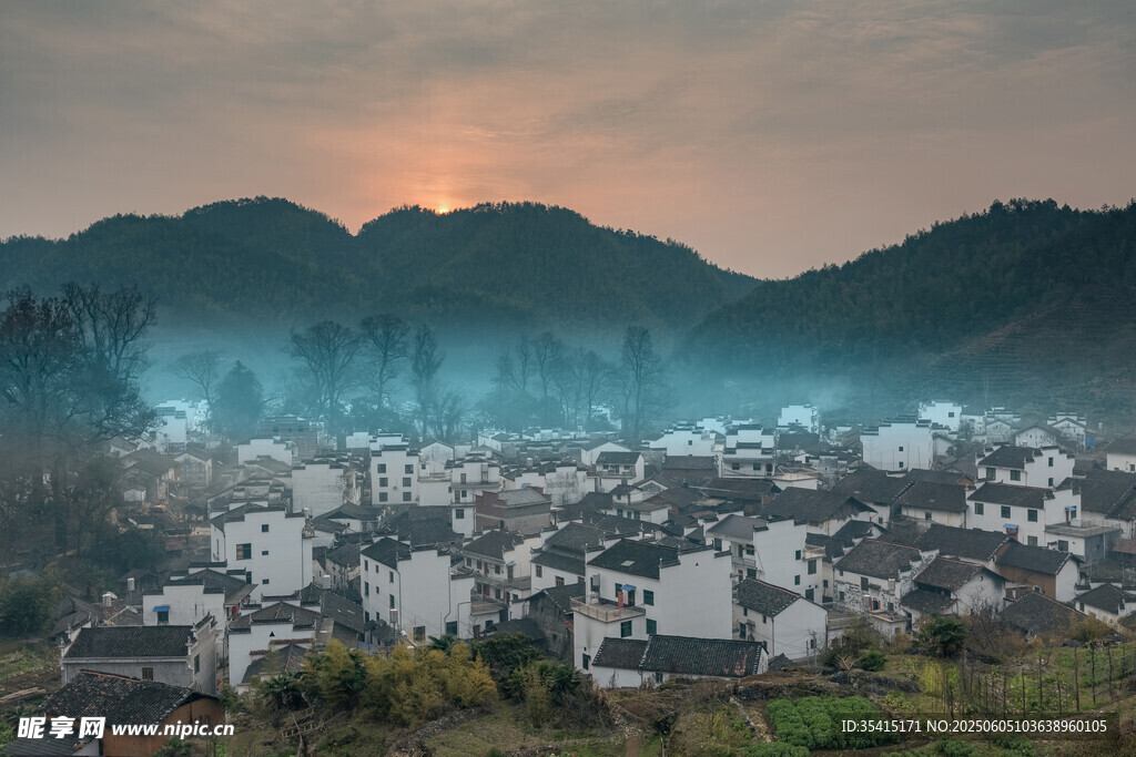 山村晨曦美景